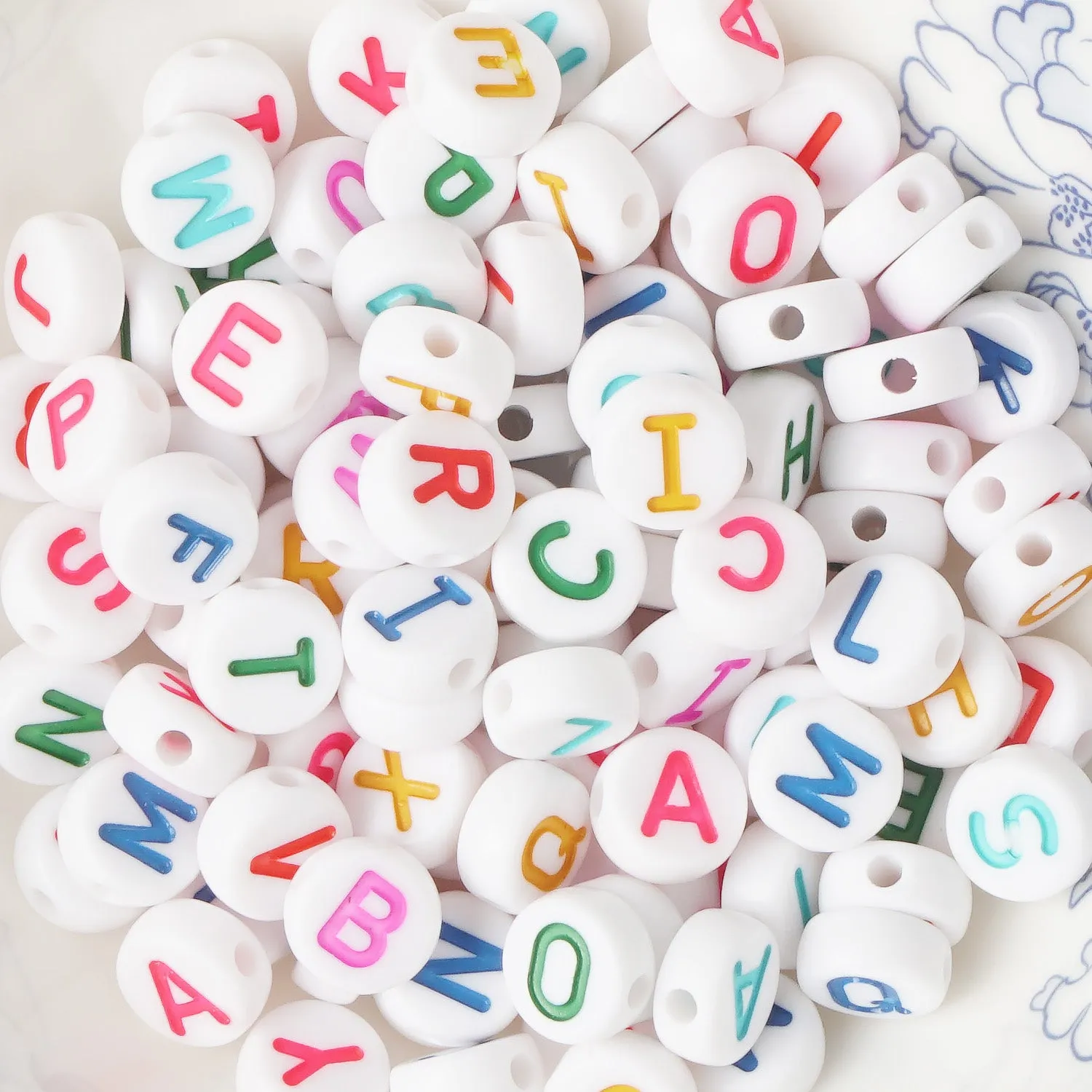 9*4mm White Acrylic Alphabet Beads Colorful Alphabet Round Beads 2mm Hole 100 Pcs/Bag Mixed 10346150