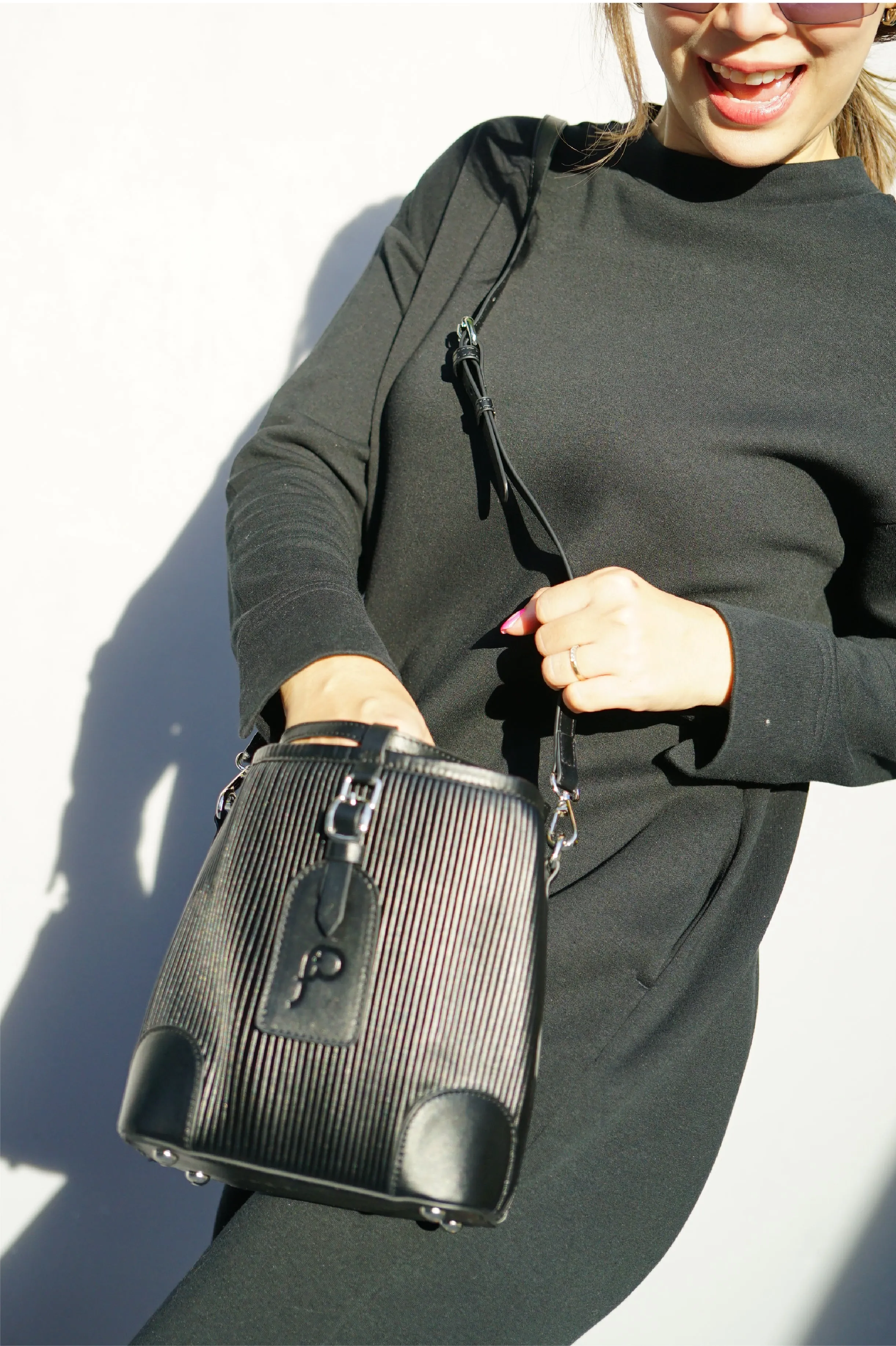 ELEPH BUCKET BAG - M : Black