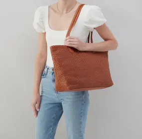 Hobo Bolder Tote in Wheat