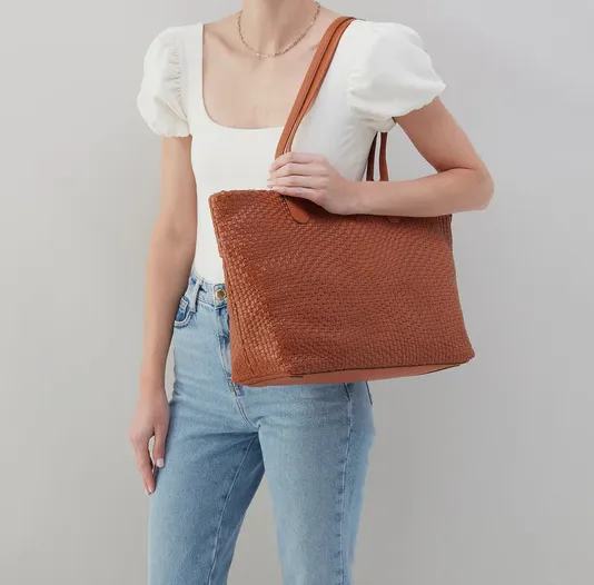 Hobo Bolder Tote in Wheat